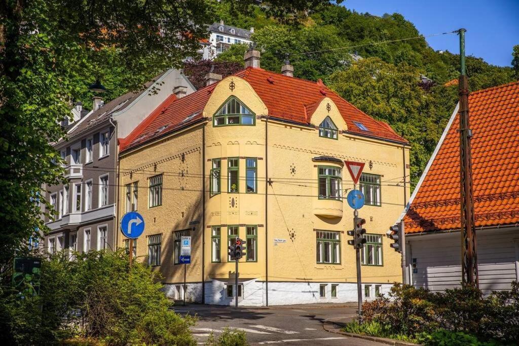 New! Modern City Apt: Central W/ Private Entrence Leilighet Bergen Eksteriør bilde